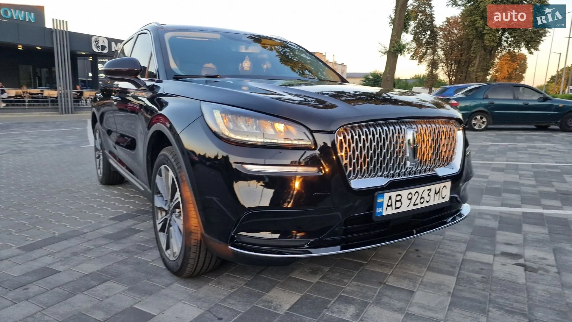 2022 Lincoln Corsair - мініатюра 3