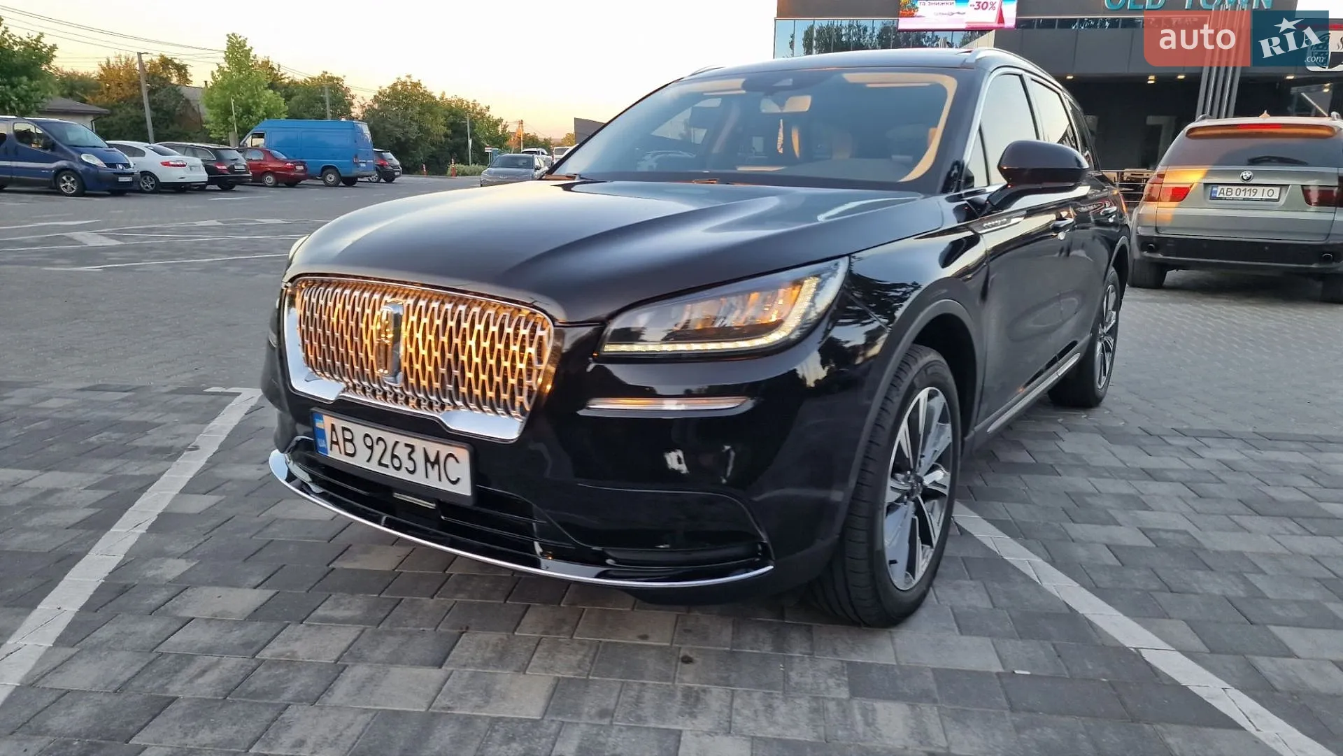 2022 Lincoln Corsair - мініатюра 27