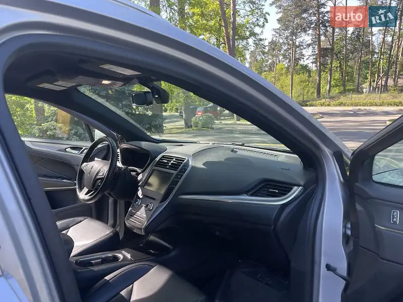 Lincoln MKC 2017 VIN 5LMCJ1C98HUL47194 фото оголошення 18 з 46