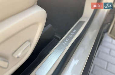 Внедорожник / Кроссовер Lincoln MKC 2015 в 