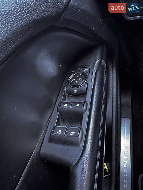 Внедорожник / Кроссовер Lincoln MKC 2015 в Черновцах