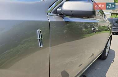 Седан Lincoln MKS 2015 в 
