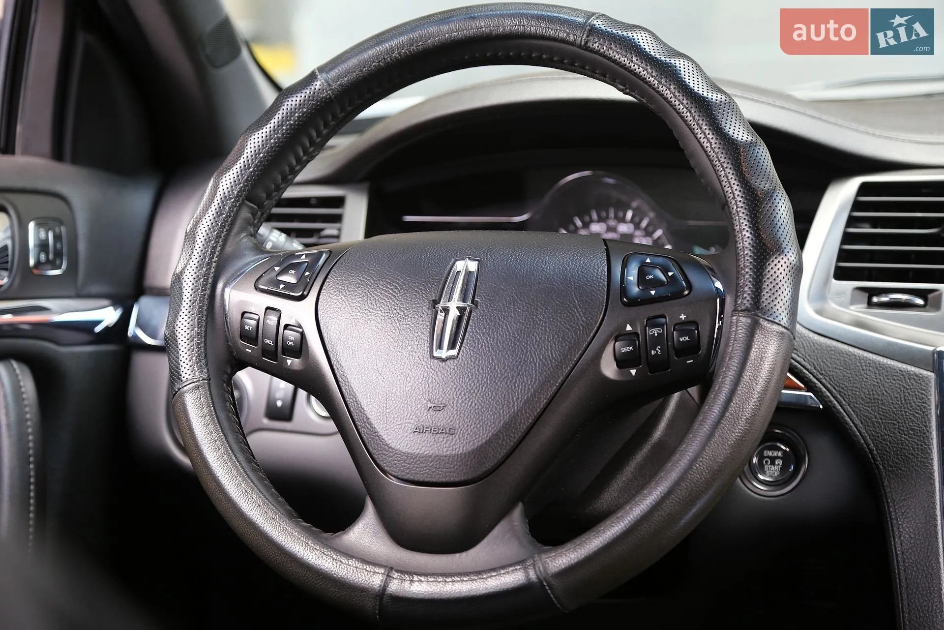 2016 Lincoln MKS - мініатюра 16