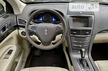 Минивэн Lincoln MKT 2015 в 