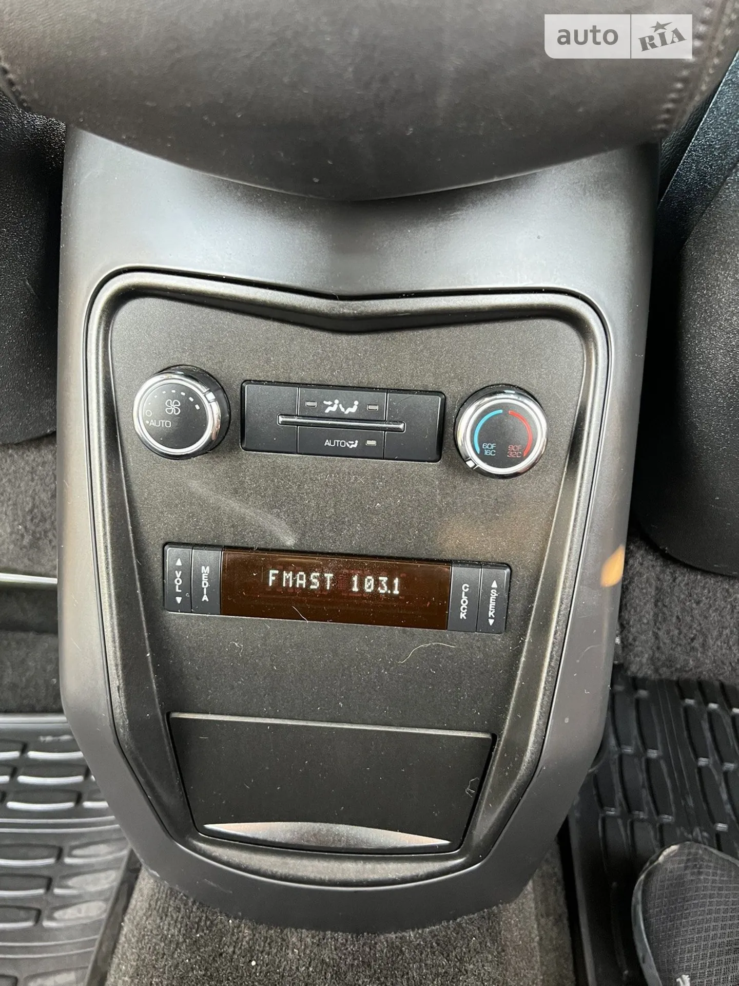 2018 Lincoln MKT - мініатюра 23