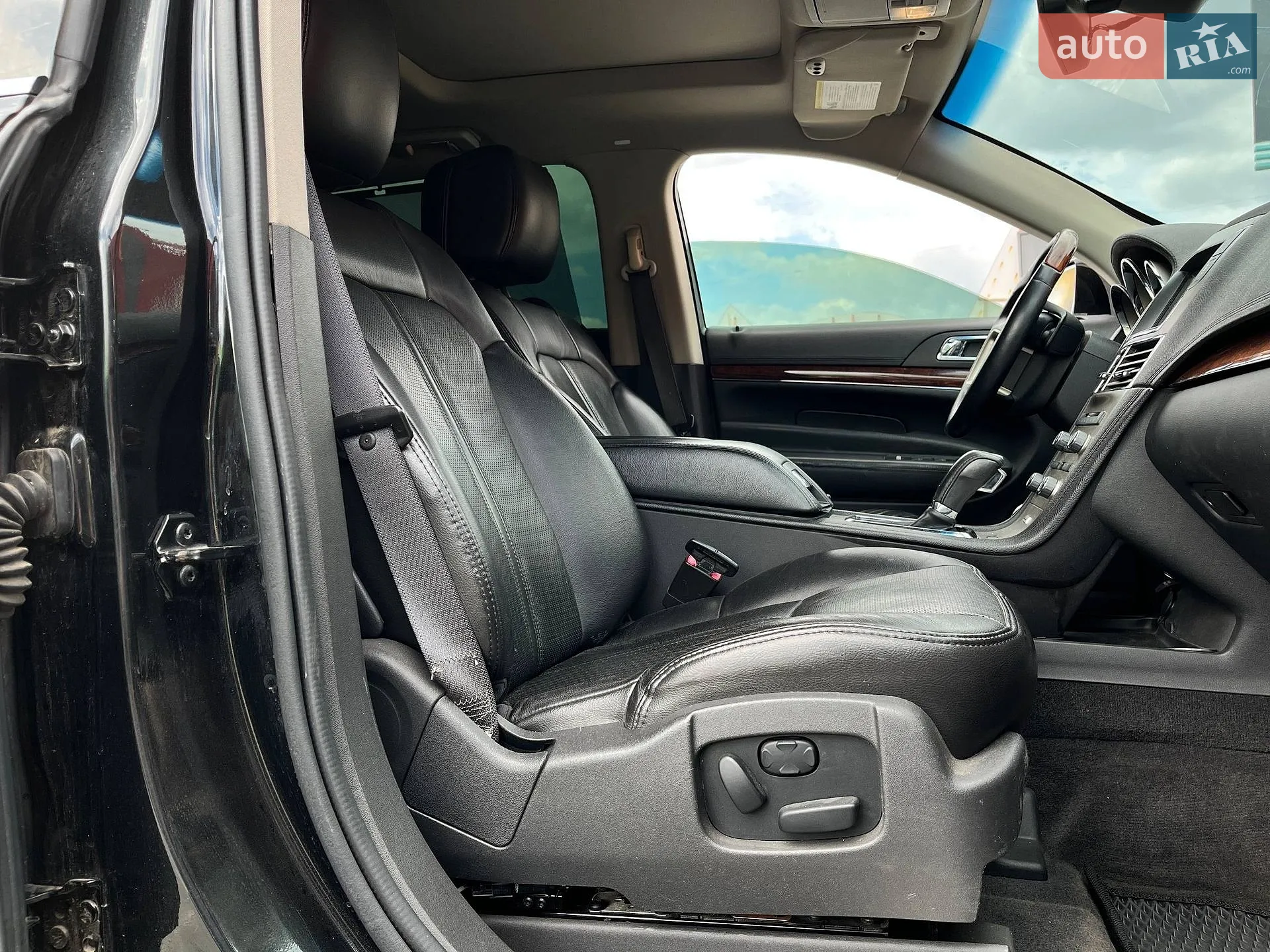 2012 Lincoln MKT - мініатюра 13