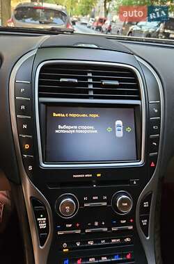 Внедорожник / Кроссовер Lincoln MKX 2016 в 