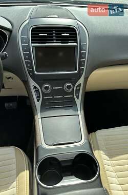 Внедорожник / Кроссовер Lincoln MKX 2015 в 