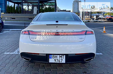 Седан Lincoln MKZ 2013 в 