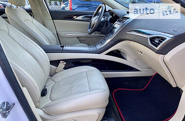 Седан Lincoln MKZ 2013 в 