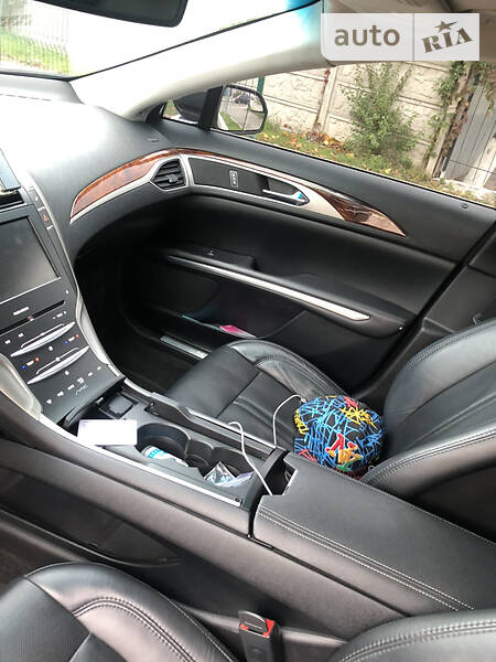 Седан Lincoln MKZ 2015 в Львове