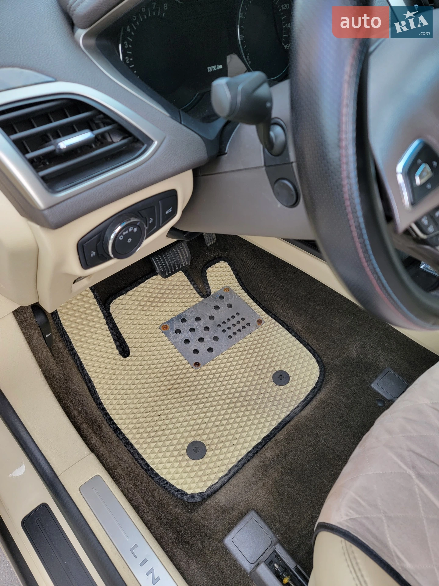 2015 Lincoln MKZ - мініатюра 29