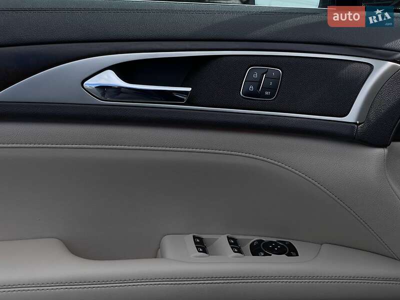 Седан Lincoln MKZ 2016 в Ровно