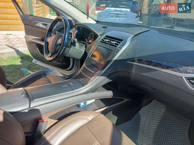 Седан Lincoln MKZ 2015 в Чернівцях