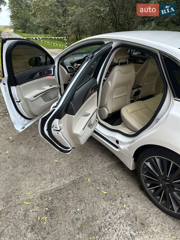 Седан Lincoln MKZ 2016 в Великодолинском