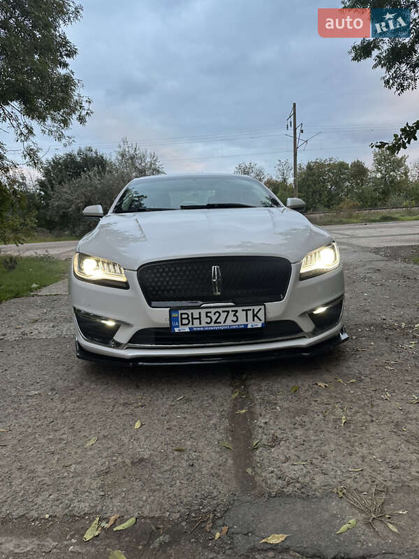 Седан Lincoln MKZ 2016 в Великодолинском