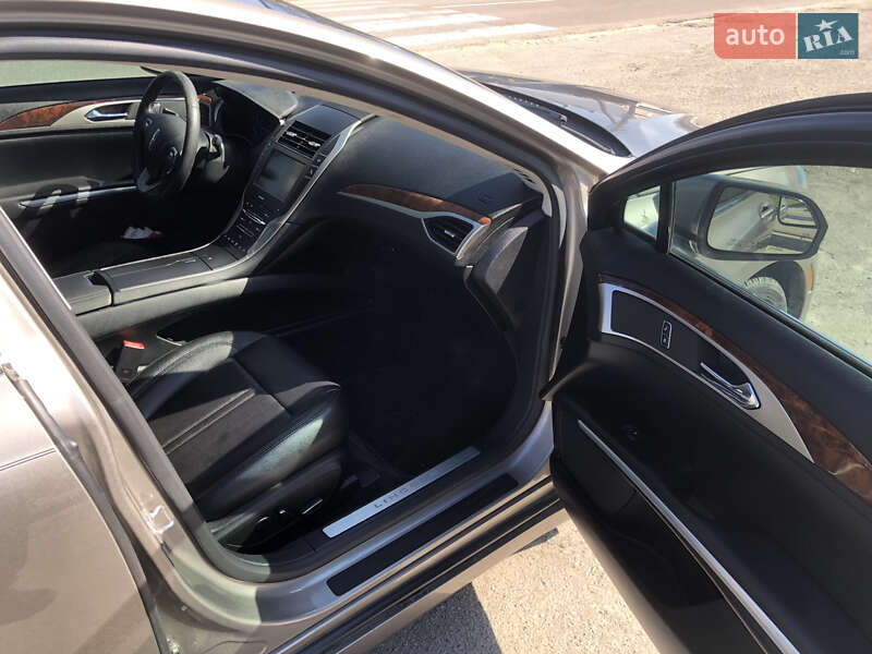 Седан Lincoln MKZ 2015 в Львові