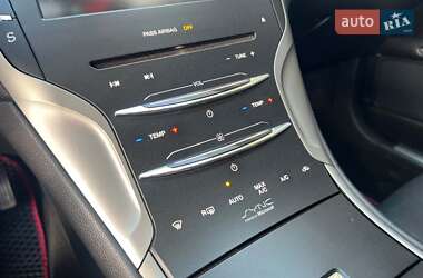Седан Lincoln MKZ 2013 в 