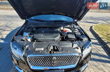 Седан Lincoln MKZ 2019 в 