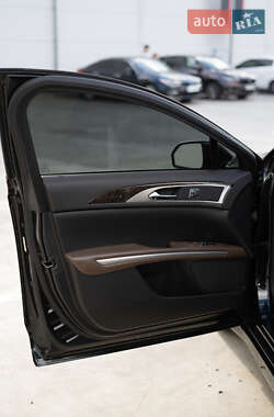 Седан Lincoln MKZ 2013 в 