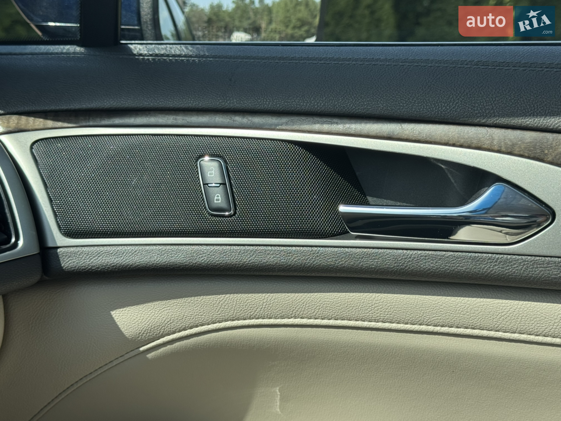 2016 Lincoln MKZ - мініатюра 18