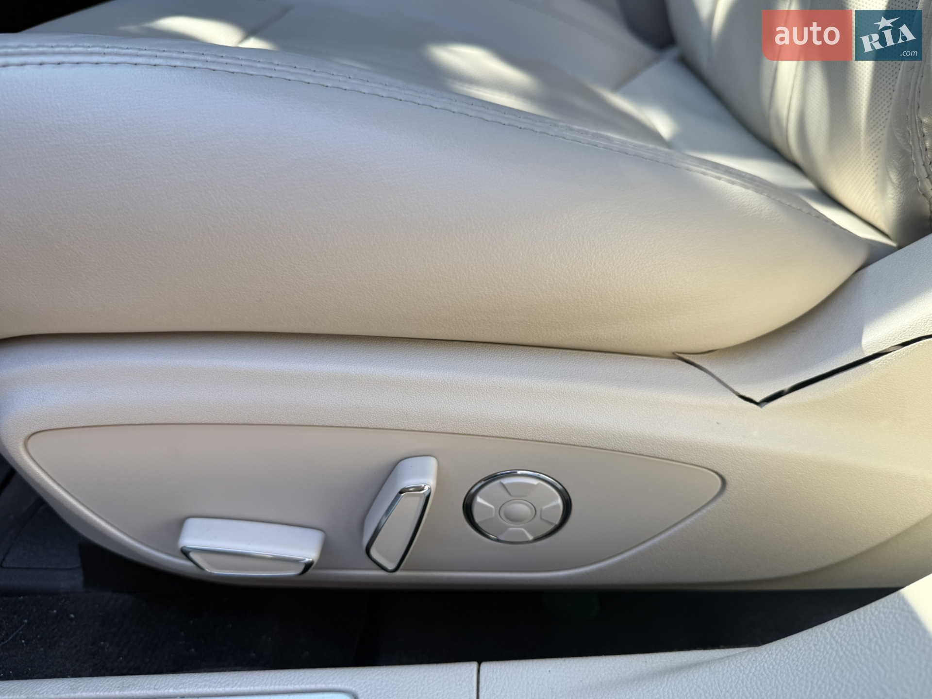 2016 Lincoln MKZ - мініатюра 24