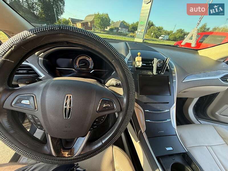 Седан Lincoln MKZ 2015 в Лохвице