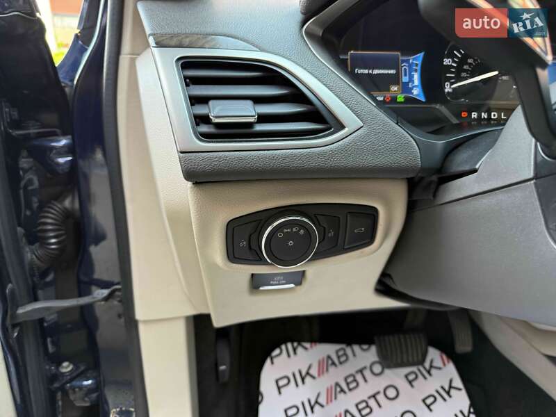 Седан Lincoln MKZ 2016 в Львові