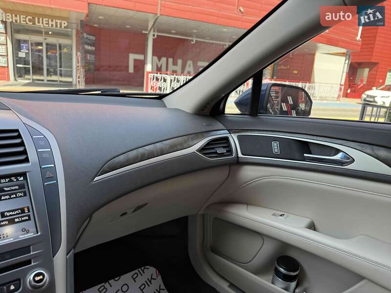 Седан Lincoln MKZ 2016 в Львові
