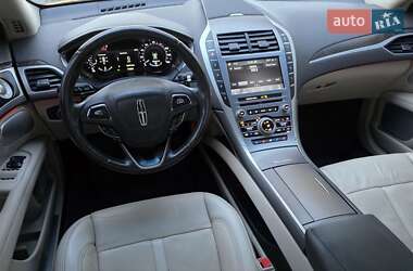 Седан Lincoln MKZ 2020 в 