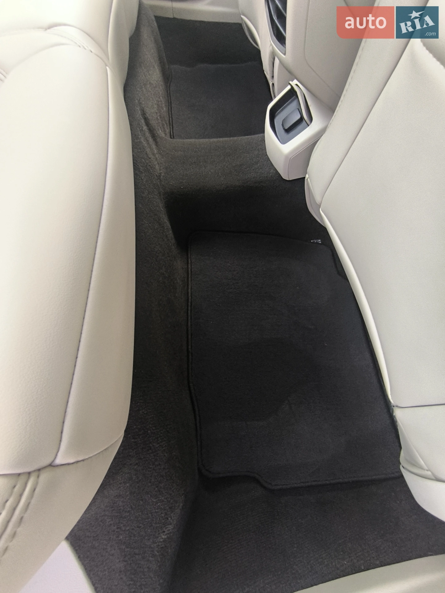 2019 Lincoln MKZ - мініатюра 25