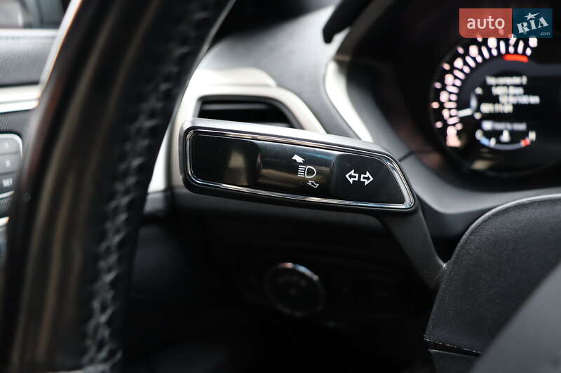 Седан Lincoln MKZ 2016 в Львові