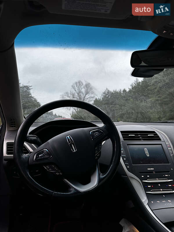 Седан Lincoln MKZ 2015 в Кременчуці