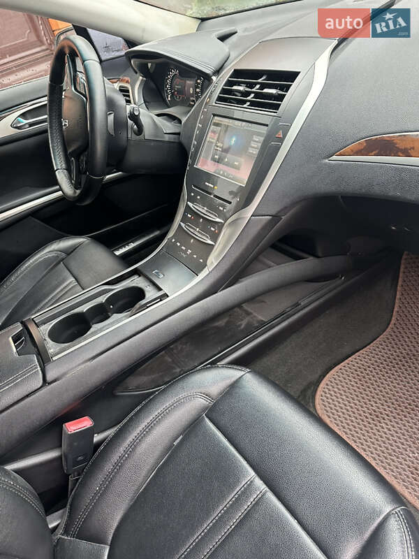 Седан Lincoln MKZ 2015 в Миргороде