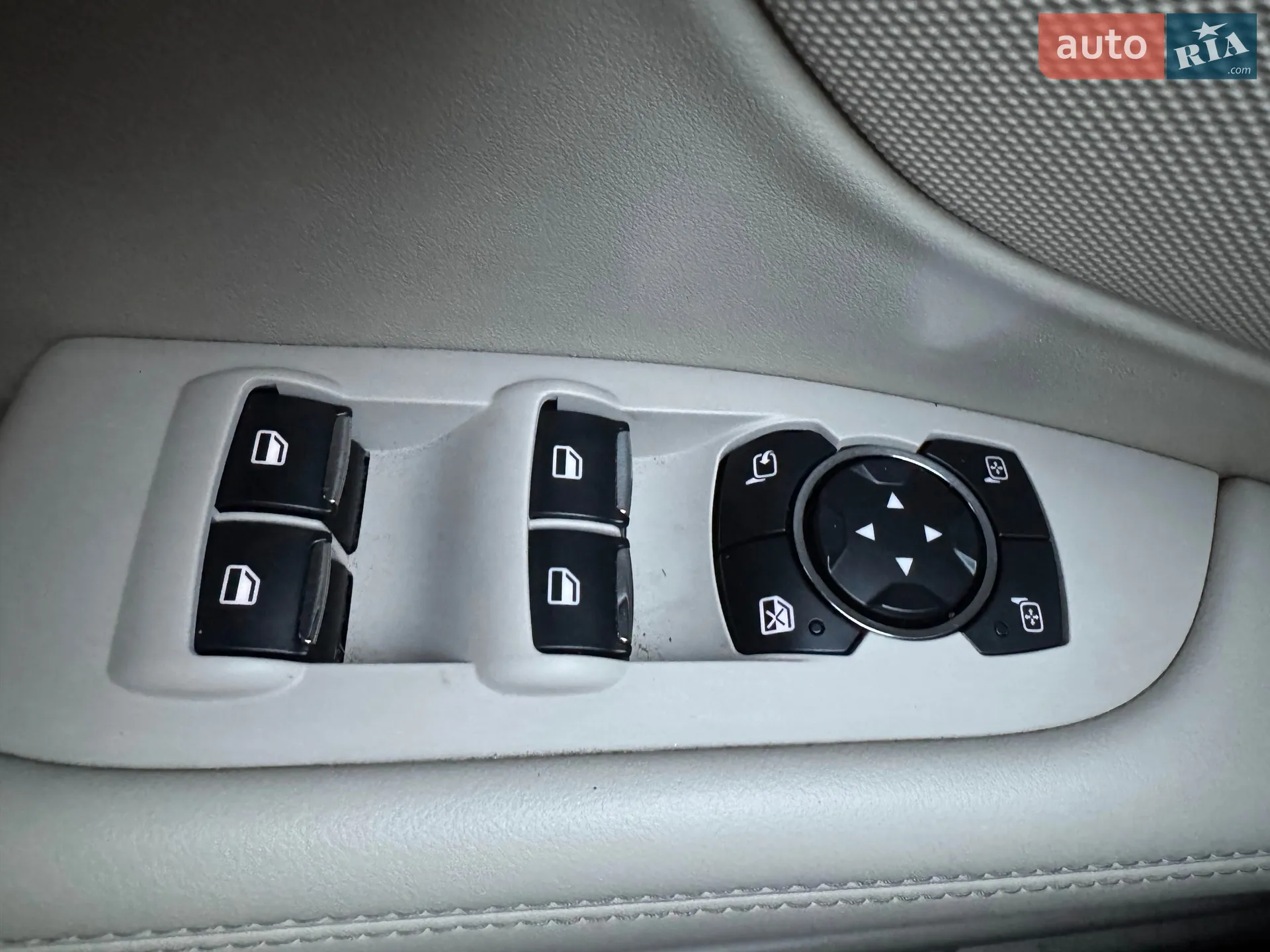 2019 Lincoln MKZ - мініатюра 16