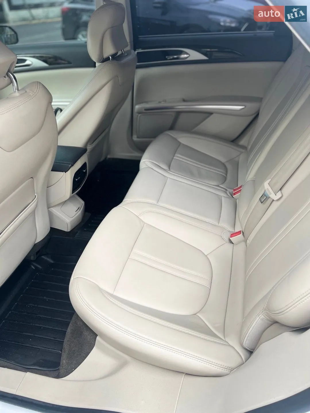 2015 Lincoln MKZ - мініатюра 19