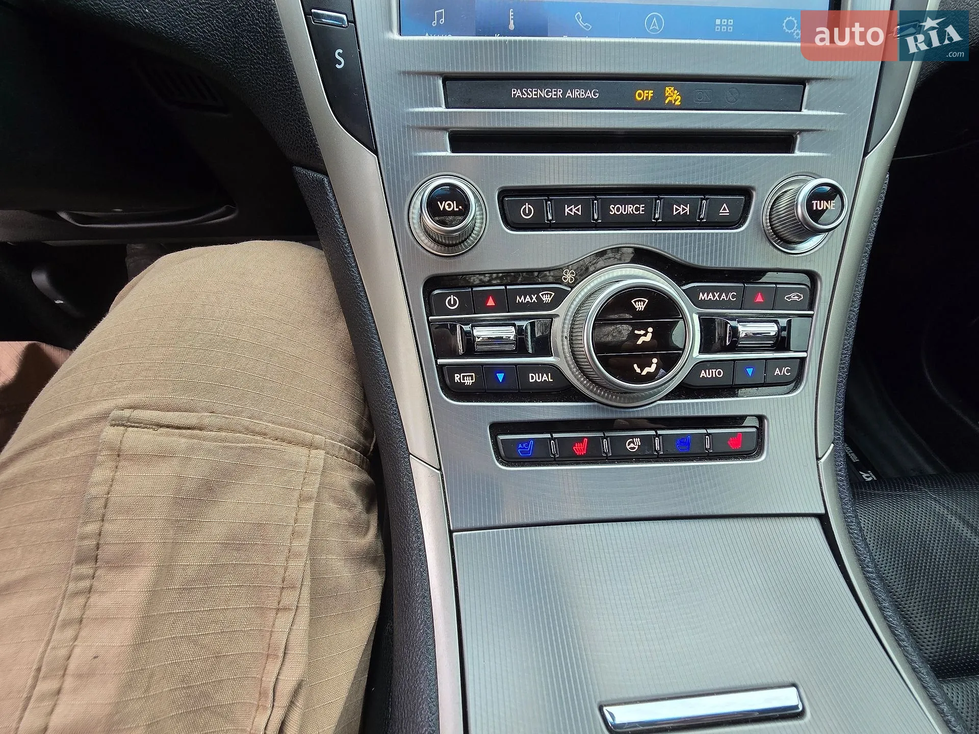 2016 Lincoln MKZ - мініатюра 31