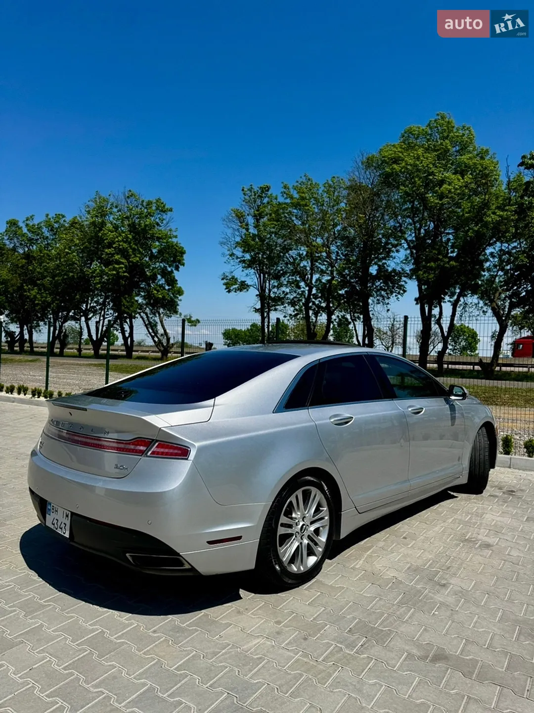 2014 Lincoln MKZ - мініатюра 3