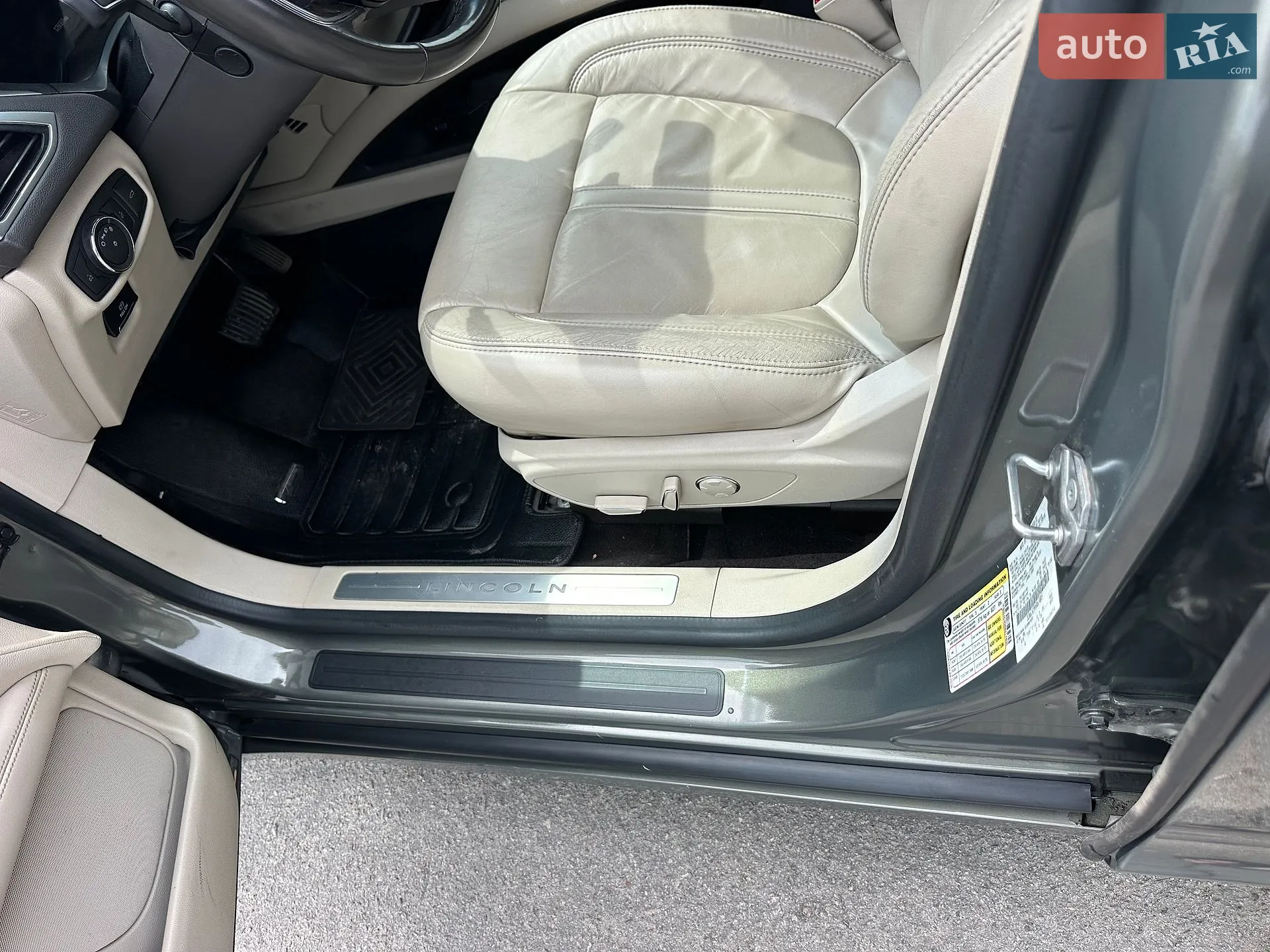2016 Lincoln MKZ - мініатюра 26