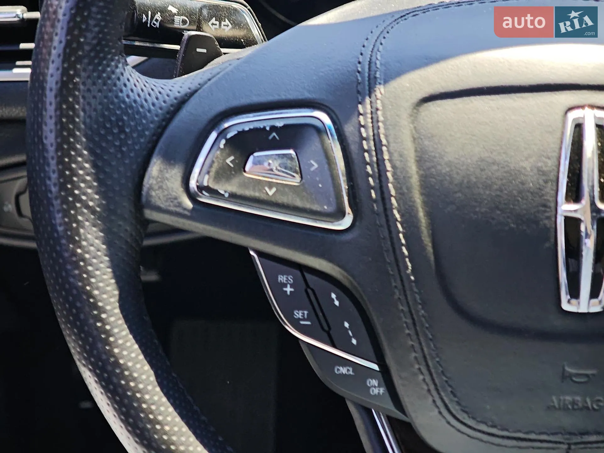 2016 Lincoln MKZ - мініатюра 29