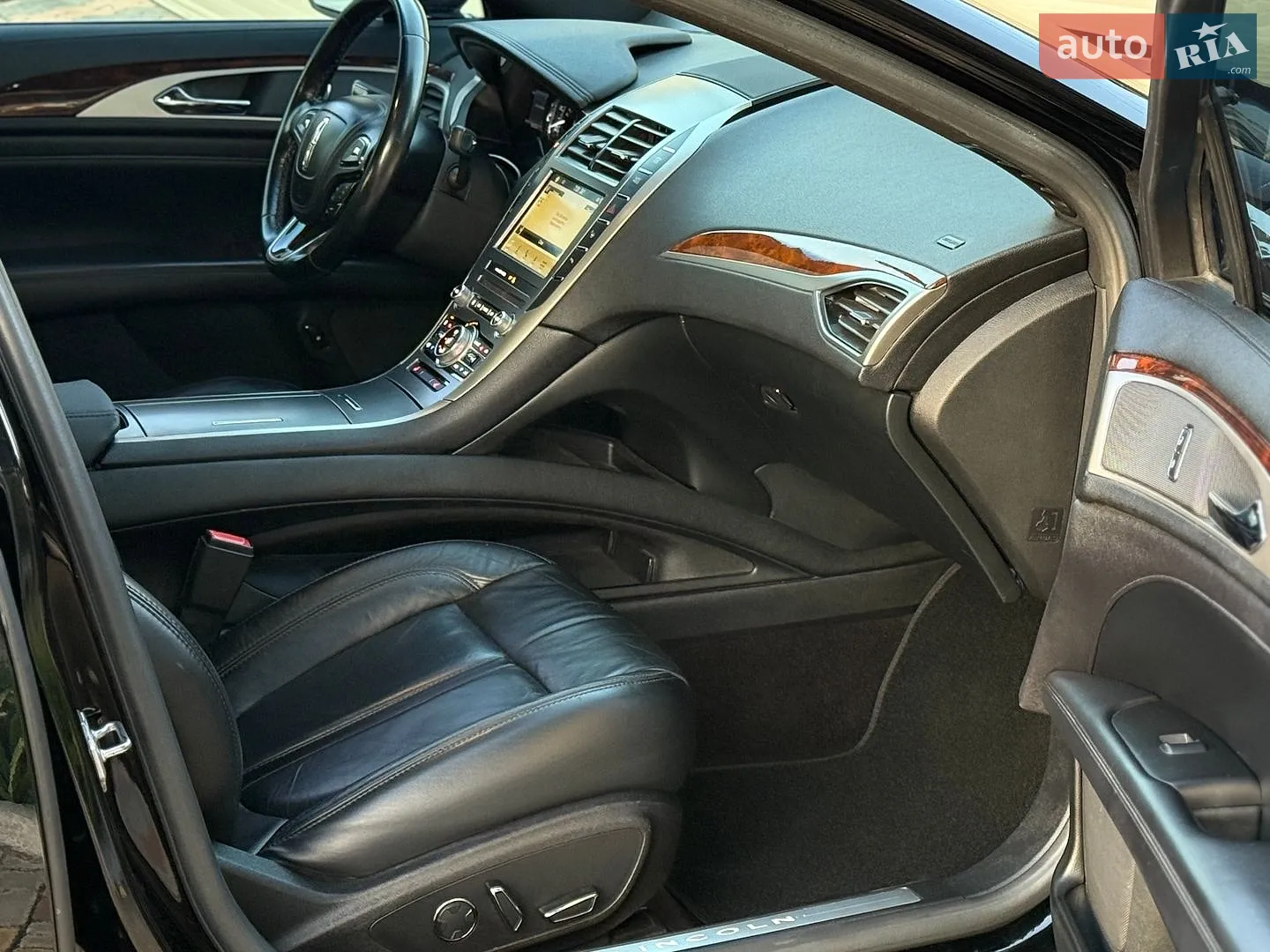 2016 Lincoln MKZ - мініатюра 18