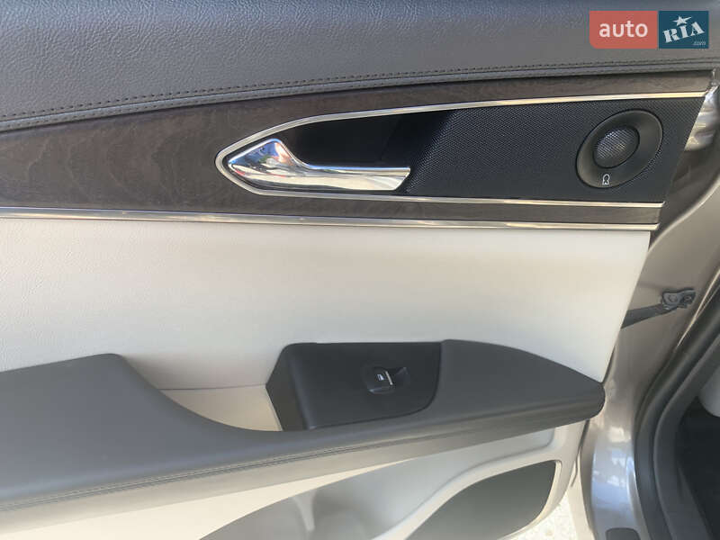 Позашляховик / Кросовер Lincoln Nautilus 2020 в Зміїві