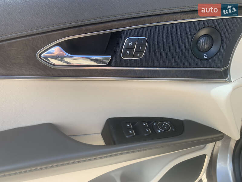 Позашляховик / Кросовер Lincoln Nautilus 2020 в Зміїві