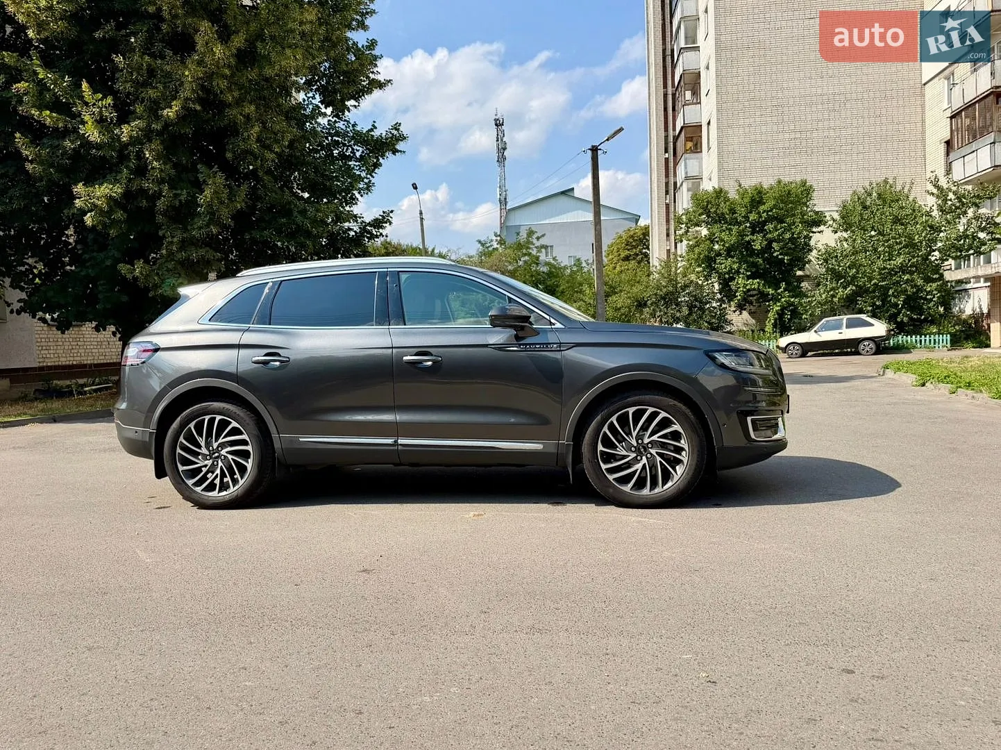 2019 Lincoln Nautilus - мініатюра 3