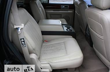 Внедорожник / Кроссовер Lincoln Navigator 2003 в 