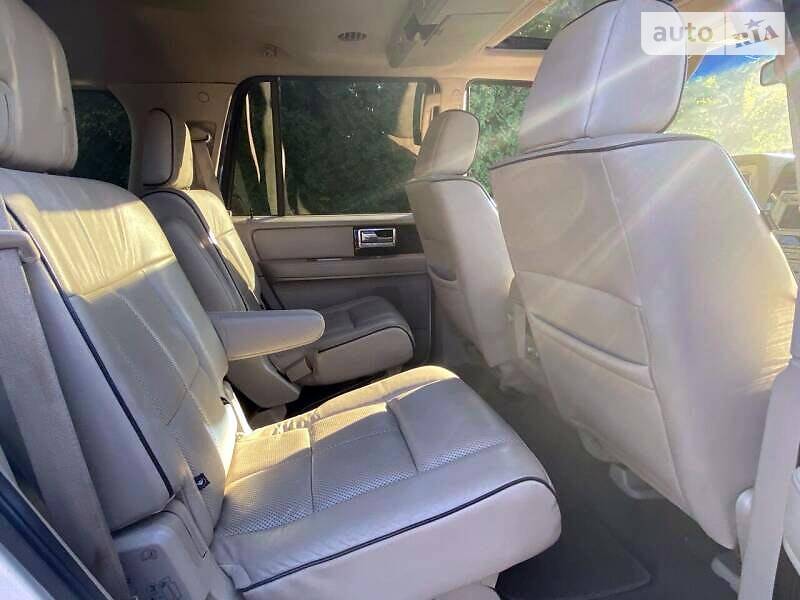 Позашляховик / Кросовер Lincoln Navigator 2012 в Буську