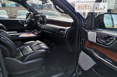Внедорожник / Кроссовер Lincoln Navigator 2019 в 