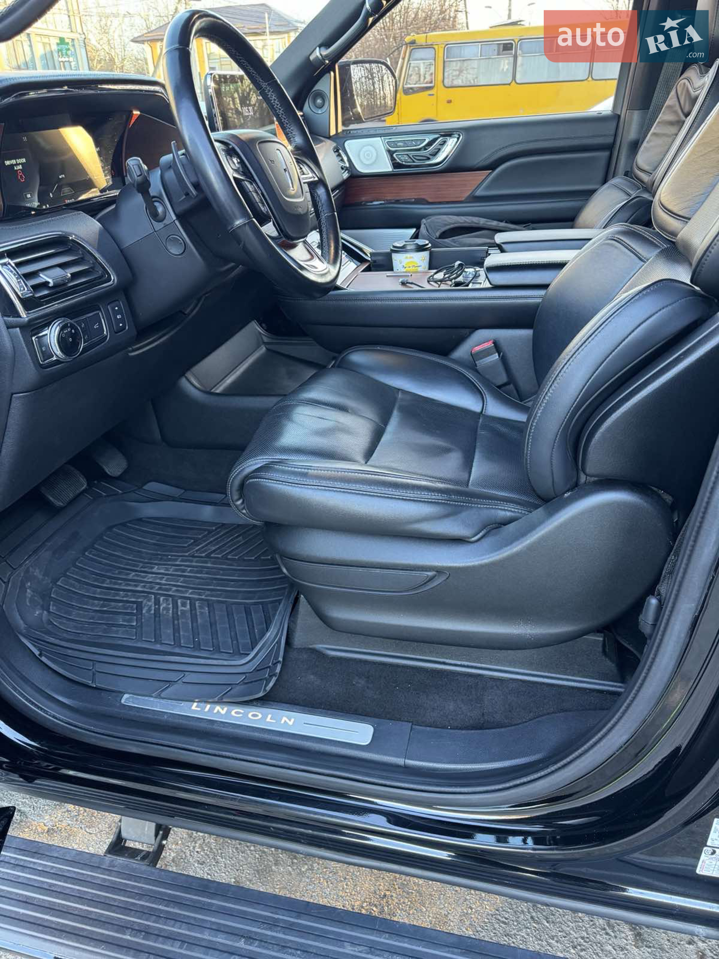 2018 Lincoln Navigator - мініатюра 3