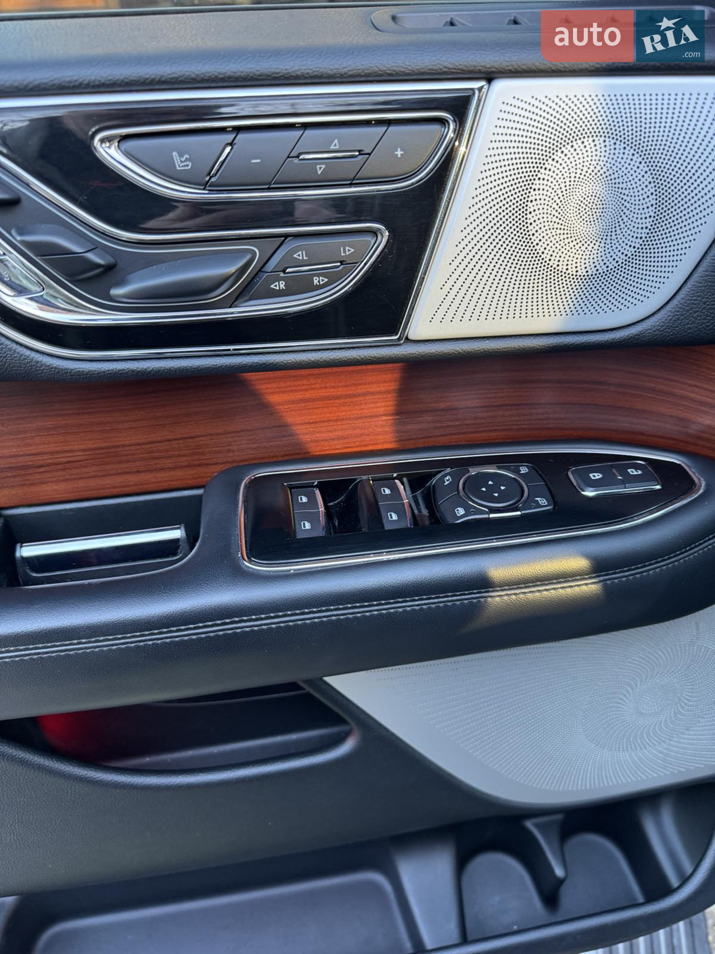 2018 Lincoln Navigator - мініатюра 9