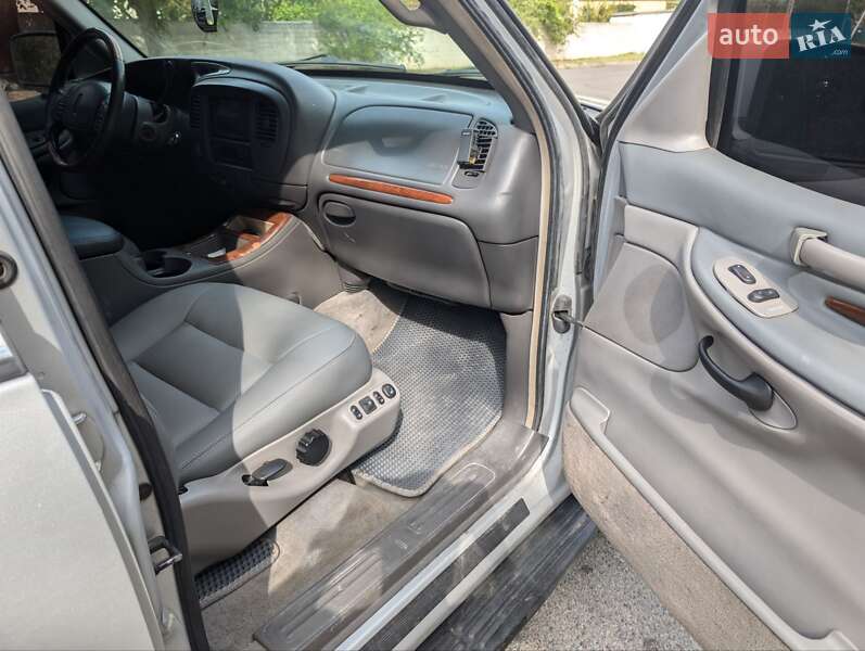 Внедорожник / Кроссовер Lincoln Navigator 1999 в Днепре фото 12 Внедорожник / Кроссовер Lincoln Navigator 1999 в Днепре